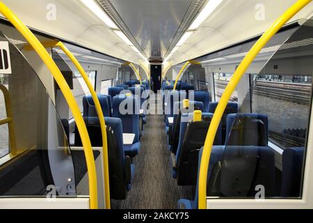 Interno del Nord classe rampa 170 'Turbostar' diesel multiple unit treno. York, Regno Unito. Foto Stock