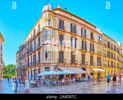 MALAGA, Spagna - 26 settembre 2019: Panorama di Calle Cister (street) con architettura classica, caffè all'aperto e area dello shopping per i turisti, a sé Foto Stock