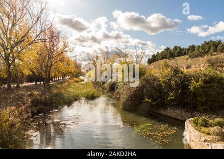 Valladolid, Spagna. Uno dei destini di chiuse (numero 42) del Canal de Castilla (Canal di Castiglia), costruito nel XVIII secolo Foto Stock