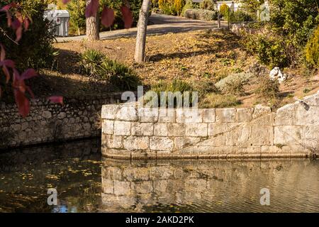 Valladolid, Spagna. Uno dei destini di chiuse (numero 42) del Canal de Castilla (Canal di Castiglia), costruito nel XVIII secolo Foto Stock