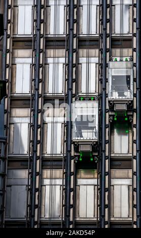 Il distretto bancario, Lloyd s di Londra edificio, ascensori, Regno Unito, Foto Stock