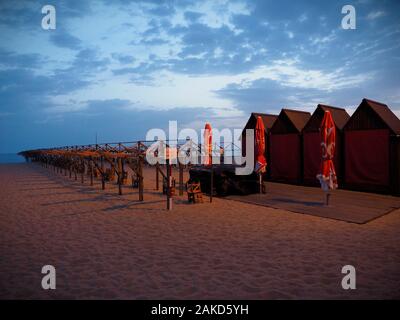 Spiaggia a Povoa de Varzim al calar della sera, Portogallo Foto Stock