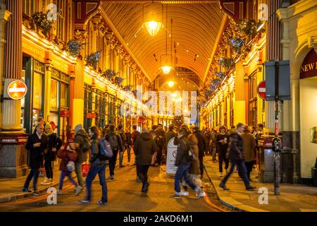 Mercato Leadenhall, tempo di Natale, pub, Londra, Regno Unito Foto Stock