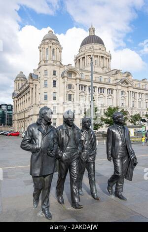 La statua di Beatles, Liverpool Pier Head, Liverpool, Merseyside England, Regno Unito Foto Stock