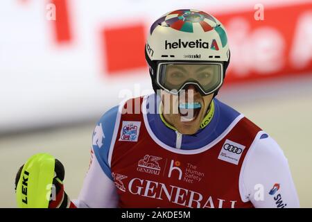 Madonna di Campiglio, Italia. 8 gennaio, 2020. FIS Coppa del Mondo di sci alpino maschile di slalom notturno a Madonna di Campiglio, Italia su Gennaio 8, 2020, Daniel Yule (SUI) Foto: Pierre Teyssot/Espa-Images Credito: Lo sport europeo Agenzia fotografica/Alamy Live News Foto Stock