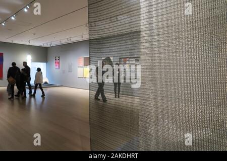 Il Museo di Arte Moderna è una grande attrazione per i turisti in Midtown Manhattan NYC, STATI UNITI D'AMERICA Foto Stock