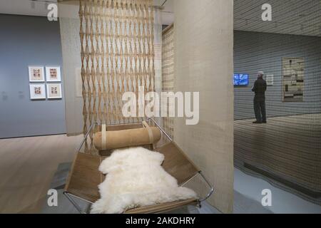 Il Museo di Arte Moderna è una grande attrazione per i turisti in Midtown Manhattan NYC, STATI UNITI D'AMERICA Foto Stock