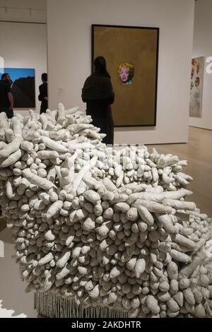 Il Museo di Arte Moderna è una grande attrazione per i turisti in Midtown Manhattan NYC, STATI UNITI D'AMERICA Foto Stock