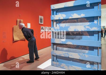 Il Museo di Arte Moderna è una grande attrazione per i turisti in Midtown Manhattan NYC, STATI UNITI D'AMERICA Foto Stock