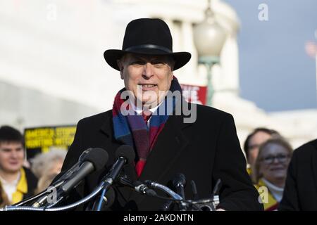 Washington, DC, Stati Uniti d'America. Gen 8, 2020. 8 gennaio 2020 - Washington, DC, Stati Uniti: U.S. Rappresentante Andy Biggs (R-AZ) discutere di impeachment nella parte anteriore di U.S. Capitol. Credito: Michael Brochstein/ZUMA filo/Alamy Live News Foto Stock