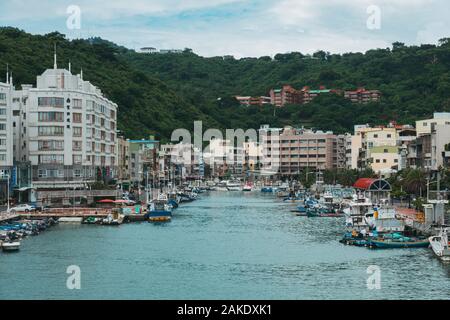 La Marina di Gushan, riempiti con piccole imbarcazioni, in Kaohsiung City, Taiwan Foto Stock