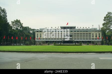 Vista esterna del palazzo di indipendenza a Saigon, Vietnam (Ho Chi Minh City) Foto Stock