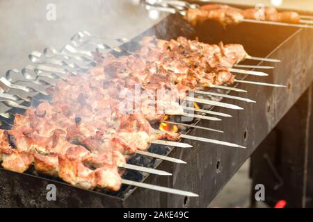 Shish kebab su spiedini. La carne di maiale. Turchia Foto Stock
