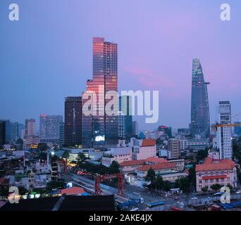 Skyline di Saigon Vietnam (Ho Chi Minh City) al tramonto. Foto Stock