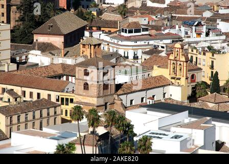 Vista in elevazione di Sant Agostino chiesa vista dal castello, Malaga, provincia di Malaga, Andalusia, Spagna, Europa occidentale Foto Stock