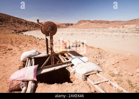 Anche accanto a un asciugò il letto del fiume in Anti atlante del Marocco, Africa del Nord. Aprile 2012. Negli ultimi anni le precipitazioni totali sono ridotti di circa il 75% come risultato dei cambiamenti climatici Foto Stock