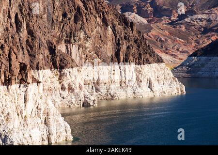 Il lago Mead a un livello molto basso a causa di quattro anni di lungo periodo di siccità. Il lago Mead, Nevada, Stati Uniti d'America. Settembre 2014. Foto Stock