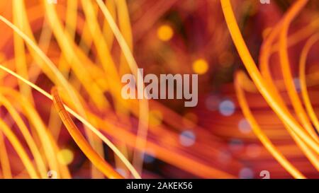 Ritorto linee cosmica o stringhe in uno spazio nero. Bella volute, luminoso riccioli di turbolenza . Fluido e astronomia liscia struttura a vortice. 3D render Foto Stock