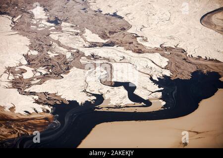 Laghetto del recupero presso la miniera di Syncrude a nord di Fort McMurray, Alberta, Canada. I bacini di stoccaggio in tar sands sono sfoderabili e leach prodotti chimici tossici nell'ambiente circostante. Agosto 2012 Foto Stock