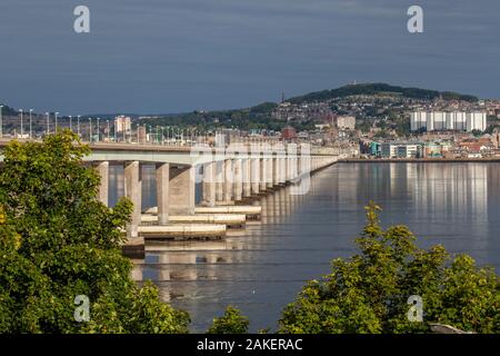 Il Tay Road Bridge; A92 stradale attraverso il Firth of Tay da Newport-su-Tay in Fife a Dundee in Scozia Foto Stock