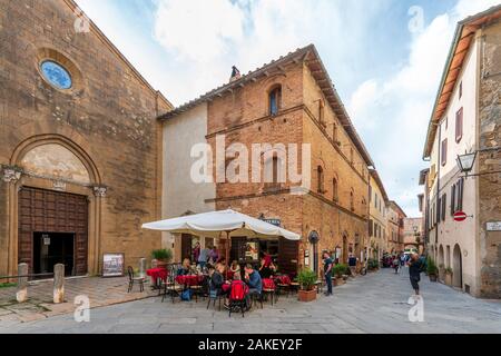 Centro storico di Pienza in Toscana dell'Italia. Gli edifici e le strade del villaggio. Foto Stock