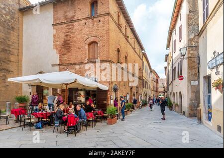 Centro storico di Pienza in Toscana dell'Italia. Gli edifici e le strade del villaggio. Foto Stock