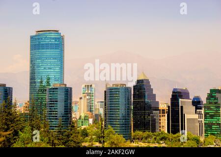 Vista del centro finanziario di Santiago de Chile Foto Stock