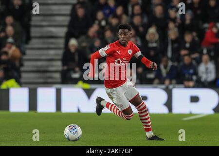 Il 2 gennaio 2020, Pride Park Stadium, Derby, Inghilterra; Sky scommessa campionato, Derby County v Barnsley : Clarke Odure (22) di Barnsley durante il gioco Credito: Mark Cosgrove/news immagini Foto Stock