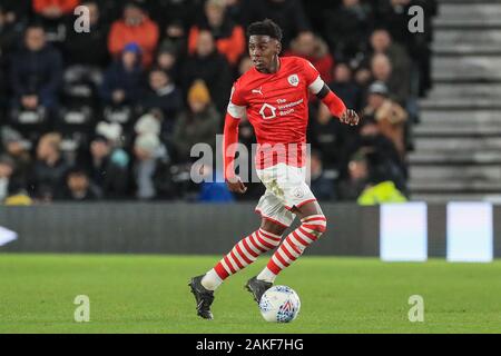 Il 2 gennaio 2020, Pride Park Stadium, Derby, Inghilterra; Sky scommessa campionato, Derby County v Barnsley : Clarke Odure (22) di Barnsley durante il gioco Credito: Mark Cosgrove/news immagini Foto Stock