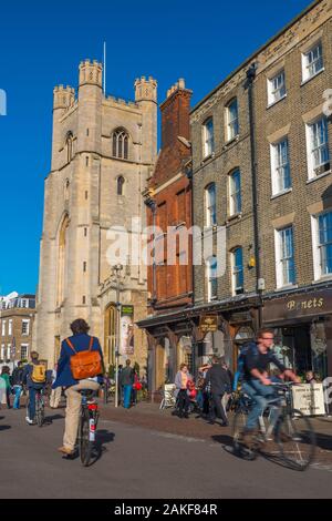 Regno Unito, Inghilterra, Cambridgeshire, Cambridge, King's Parade, grande la chiesa di Santa Maria Foto Stock