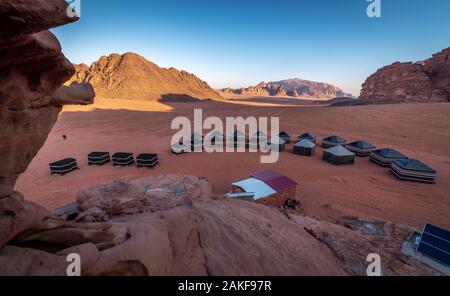 Turismo Beduin camp nel Wadi Rum desert, Giordania Foto Stock