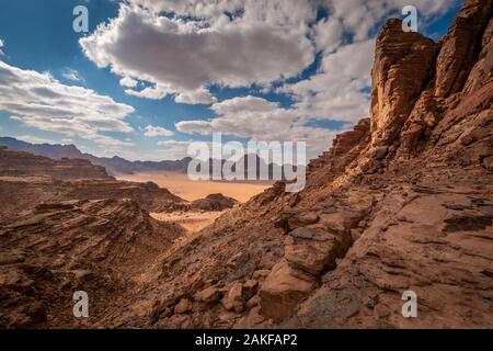 Rocce di Wadi Rum desert, Giordania, Medio Oriente Foto Stock