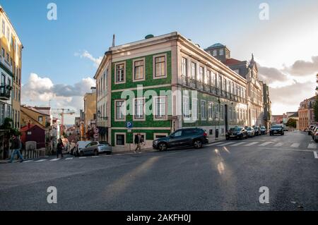 Architettura e paesaggio in Dom Pedro V street, Lisbona, Portogallo Foto Stock