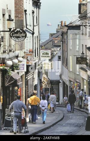 Il vecchio High Street, Folkestone, Kent, Inghilterra, Regno Unito. Circa ottanta Foto Stock