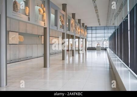 Athens, Grecia - 22 DIC 2019: mostra nel Museo dell'Acropoli di Atene, Grecia, Europa Foto Stock