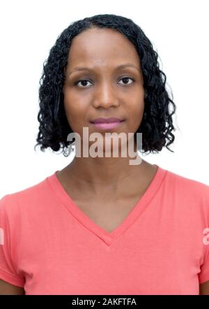 Foto tessera di African American adulto donna isolato su sfondo bianco per tagliare Foto Stock