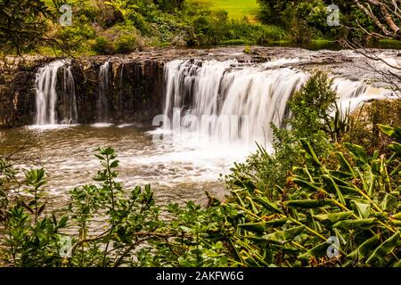 Una lunga esposizione al Haruru Falls, Northland e North Island, Nuova Zelanda Foto Stock