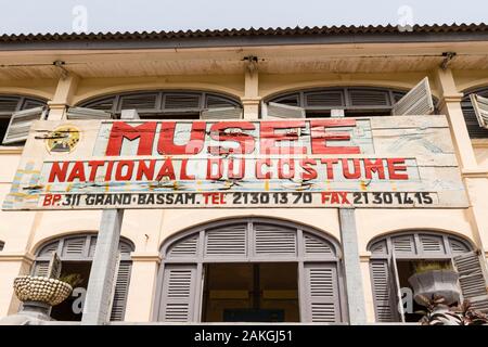 La Costa d Avorio, Grand Bassam, il Costume Nazionale Museo antico casa coloniale Foto Stock