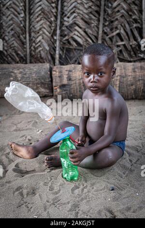 La Costa d Avorio, Grand Lahou distretto, Grand Lahou,boy Foto Stock