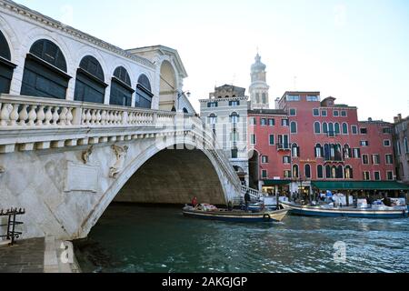 L'Italia, Veneto, Venezia, elencato come patrimonio mondiale dall'UNESCO, la zona di San Marco, il Canal Grande e il ponte di Rialto (Ponte di Rialto) Foto Stock