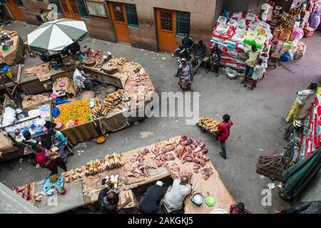 La Costa d Avorio, Abidjan, Treichville mercato, macellaio Foto Stock