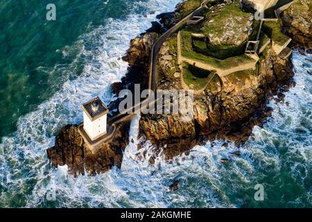 Francia, Finisterre, Iroise Mare, Parc Naturel Regional d'Armorique Armorica (Parco naturale regionale), Le Conquet, Pointe de Kermorvan, Kermorvan lighthouse (vista aerea) Foto Stock