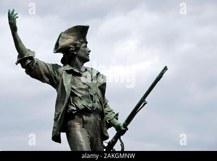 Francia, Vosges, Remiremont, Rue de Gaulle, statua del volontario, omaggio per gli abitanti di volontari impegnati nel 1792 per difendere la patria in pericolo Foto Stock