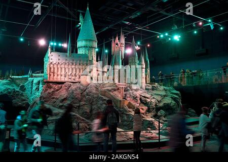 Regno Unito, Hertfordshire, Leavesden, Leavesden Film Studios, Harry Potter Studio Tour London, la scena degli otto film di Harry Potter' facendo del modello della scuola di Hogwarts Foto Stock