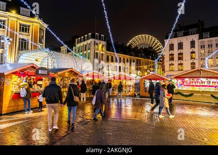 Francia, Nord, Lille, Place Rihour, il mercatino di Natale Foto Stock