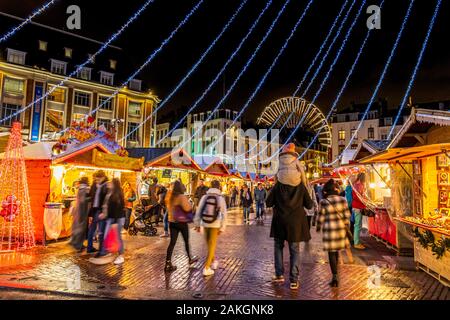 Francia, Nord, Lille, Place Rihour, il mercatino di Natale Foto Stock