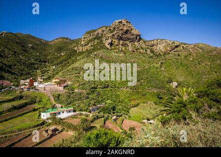 Spagna Isole Canarie Tenerife Island, nordest, Chamorga, elevati vista villaggio Foto Stock