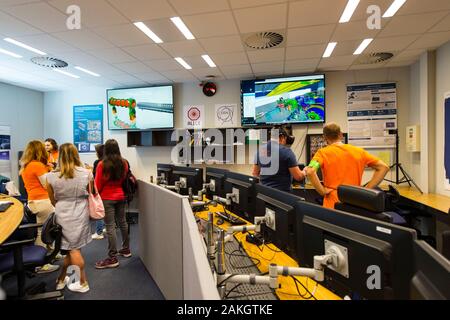 Francia, Svizzera, Cern, porta aperta in sale di controllo dell'acceleratore di particelle, LHC, Alice rilevatore: un grande collisore di ioni esperimento, visita alla sala di controllo Foto Stock