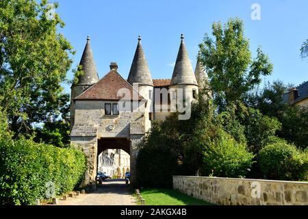 Francia, Aisne, Longpont, la porta fortificata della Abbazia Cistercense Foto Stock