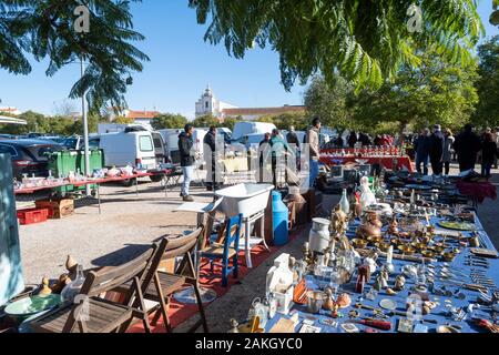 Il Portogallo, regione Alentejo, città di Estremoz, settimanale paese e mercato delle pulci Foto Stock